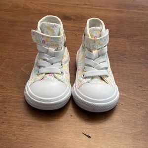 Fun converse high tops for toddler girl. Good ankle support for early walkers